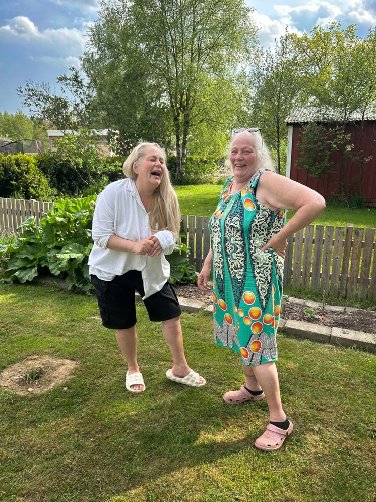 Malin Pärsson och Rosita Rosander trivs bättre i Smattabygget sedan reglerna skärpts och folk som inte skött sig avvisats. Foto: Malin Clausson