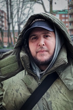 <!DOCTYPE html>
Daniel Abdelkrim Hjelm.Träffade sin pappa på Faktum