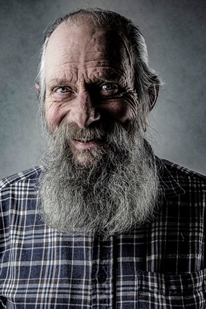 <!DOCTYPE html>




Åke Nillsson, Bromölla.Pigg morfar som överlevde pandemin.

